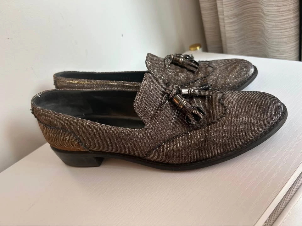 Stuart Weitzman Metallic Shimmer Tassel Loafers size 8 - photo 3