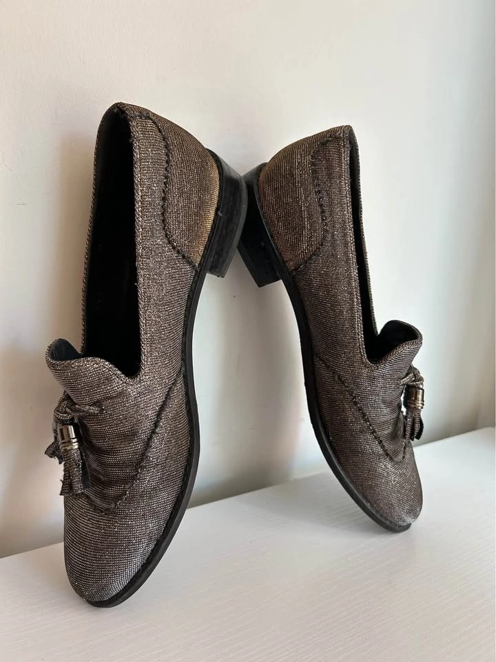 Stuart Weitzman Metallic Shimmer Tassel Loafers size 8 - photo 5