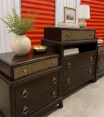 3-Piece Dark Wood Bedroom Set – Dresser + 2 Nightstands - photo 3