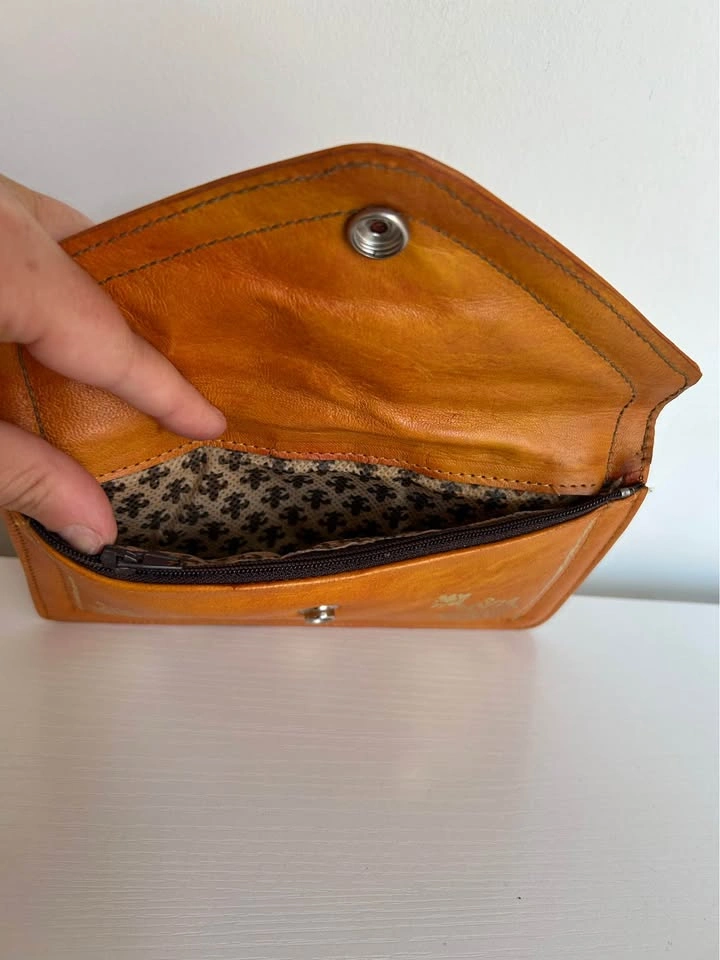 Moroccan Tan Leather Envelope Clutch with Gold Detail - photo 2