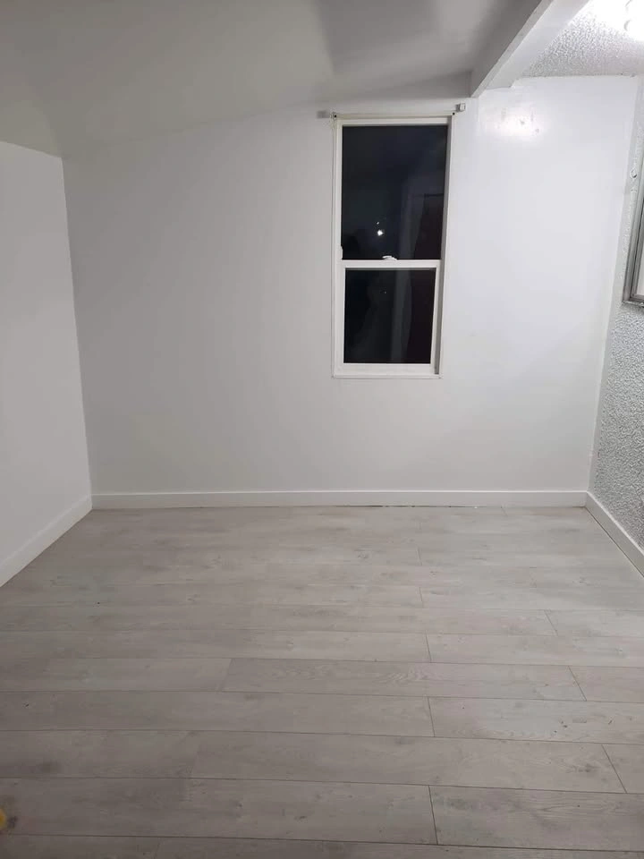 3BR / 1 Bath Suite - Across Aberdeen Skytrain, Richmond