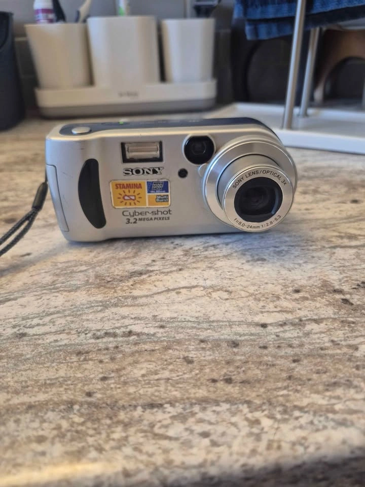 Sony Cybershot DSC-P71 3.2 MP Digital Camera