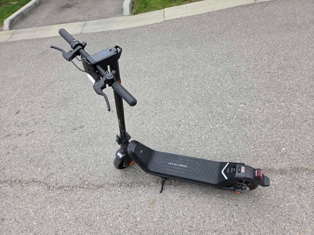 NIU KQi3 Pro Electric Scooter - Near Mint, Barely Used!