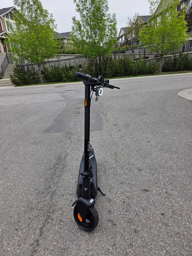 NIU KQi3 Pro Electric Scooter - Near Mint, Barely Used! - photo 2