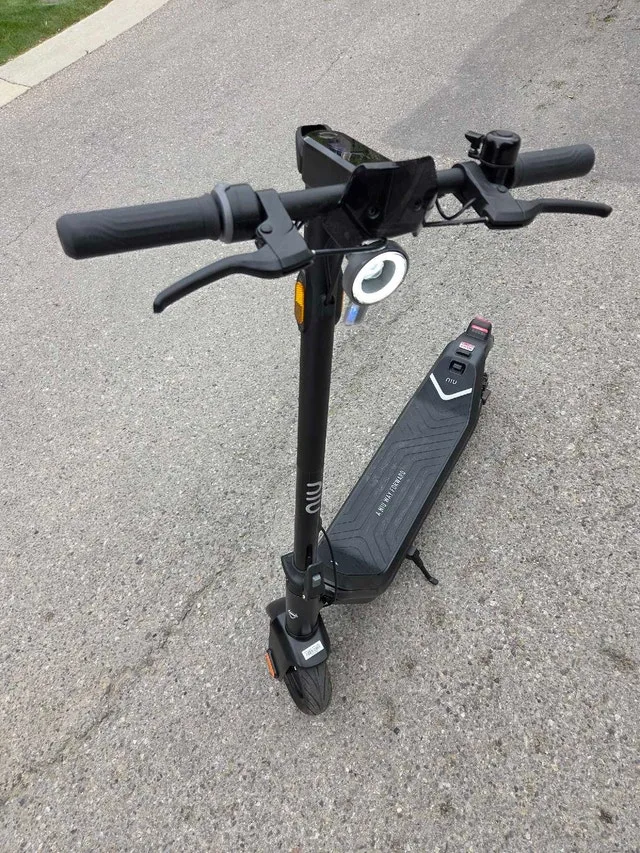 NIU KQi3 Pro Electric Scooter - Near Mint, Barely Used! - photo 3