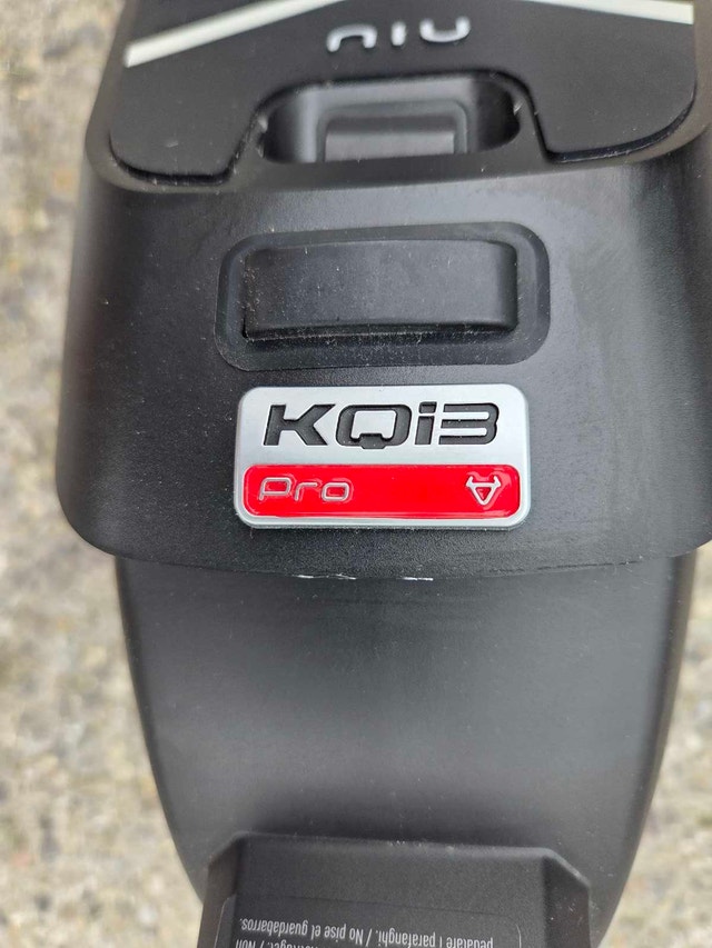 NIU KQi3 Pro Electric Scooter - Near Mint, Barely Used! - photo 4