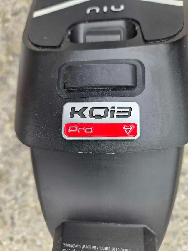 NIU KQi3 Pro Electric Scooter - Near Mint, Barely Used! - photo 4