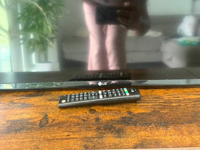 LG TV, as new