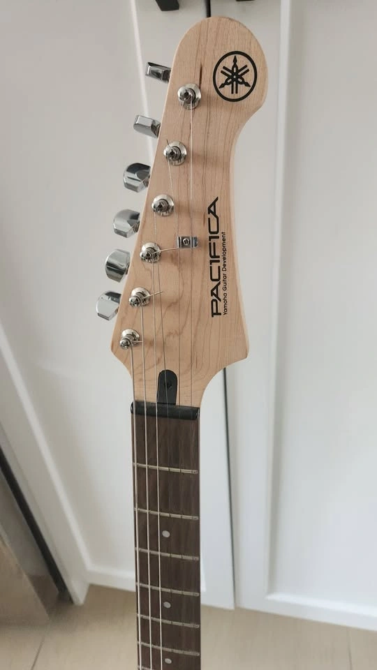 $270 Yamaha Pacifica 012 Electric Guitar - White - photo 4