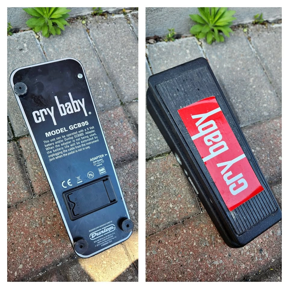 $100 Dunlop Cry Baby Standard Wah Pedal (GCB95)