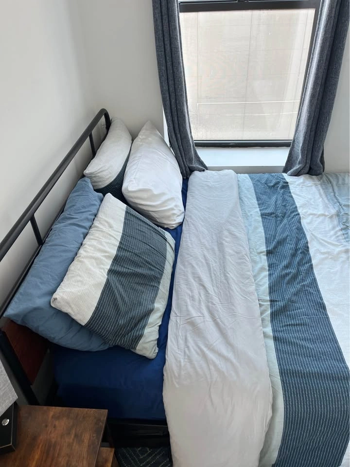 Queen bed frame & free mattress! - photo 5