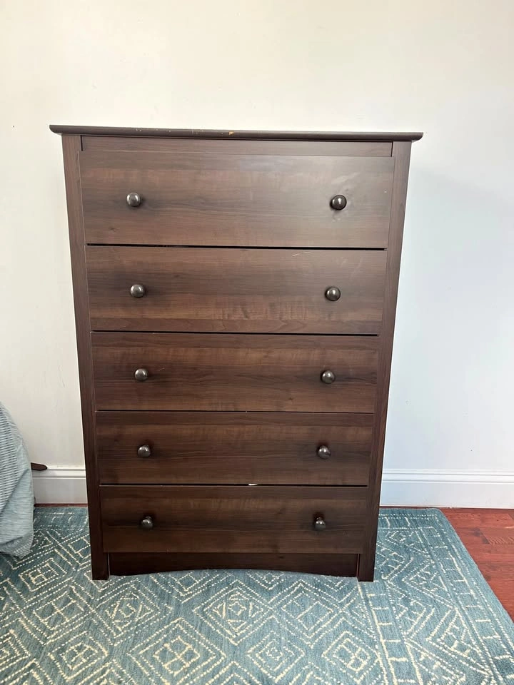 Wooden chest of drawers