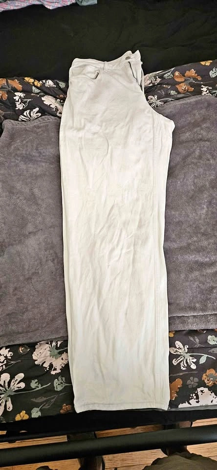Uniqlo wide straight jeans - light blue - waist 34 - inseam 33