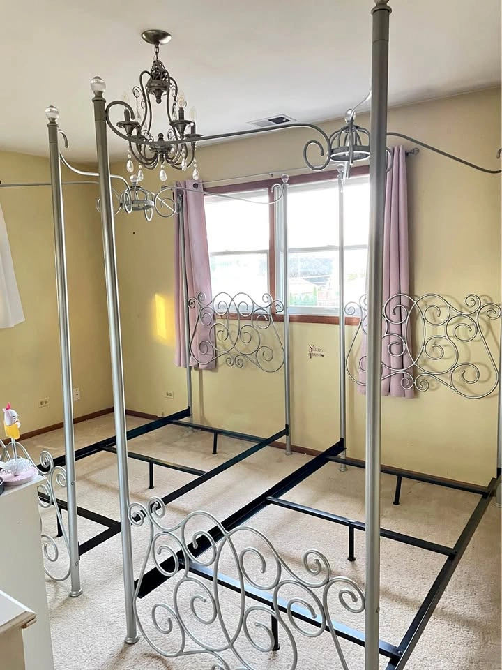 Silver Metal Canopy Bed Frame & 5-Light Chandelier