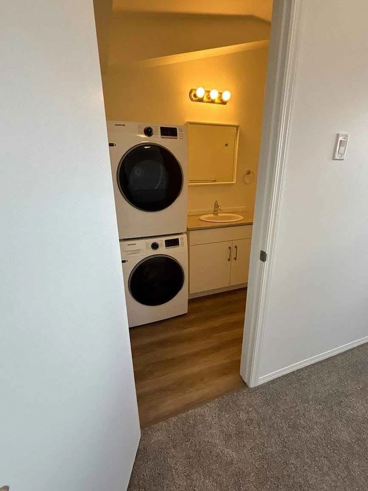 Apartment Rental 2bdrm 1bath 11205 68 St. N.W. Edmonton - photo 3