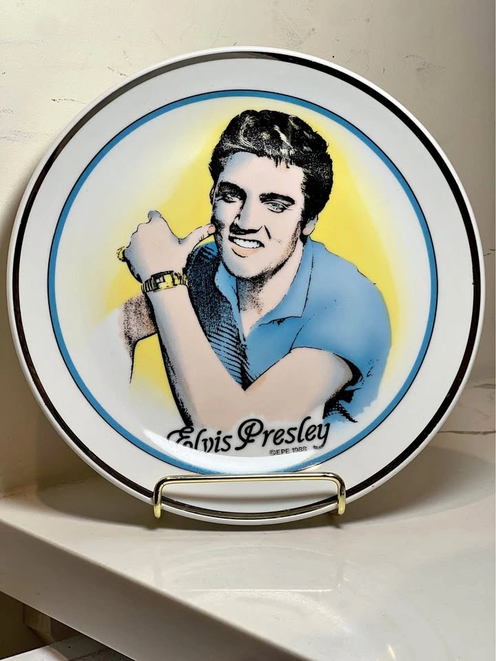 Vintage 1988 Elvis Presley Collector Plate – Gold Rim