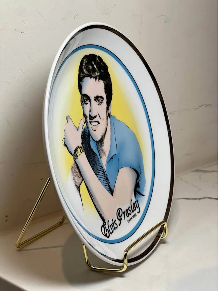 Vintage 1988 Elvis Presley Collector Plate – Gold Rim - photo 2