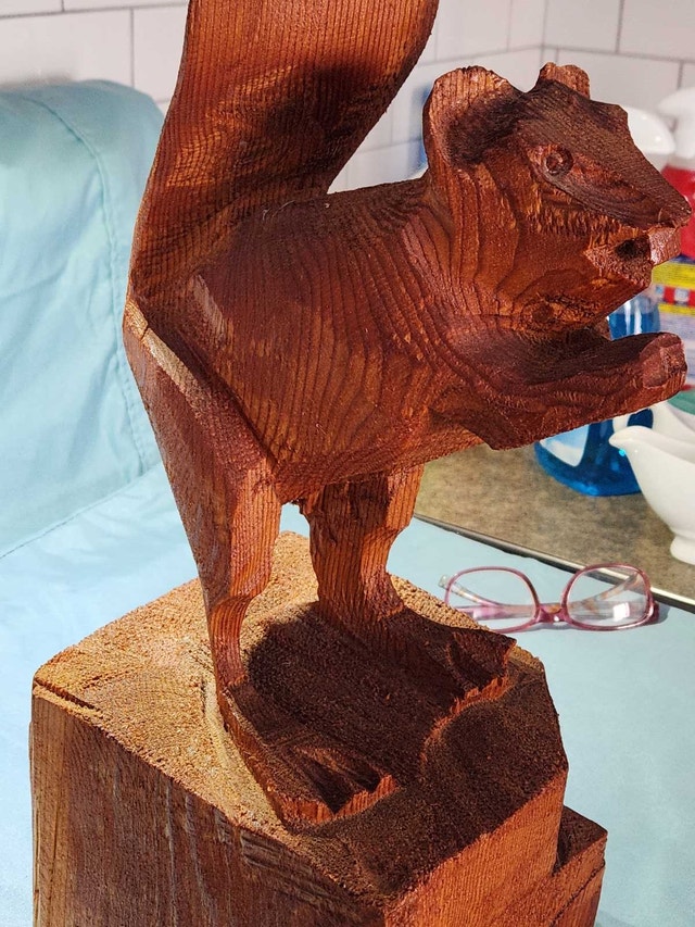 Large 1980s Hand-Carved Solid Wood Squirrel, Rustic Folk Art - photo 2
