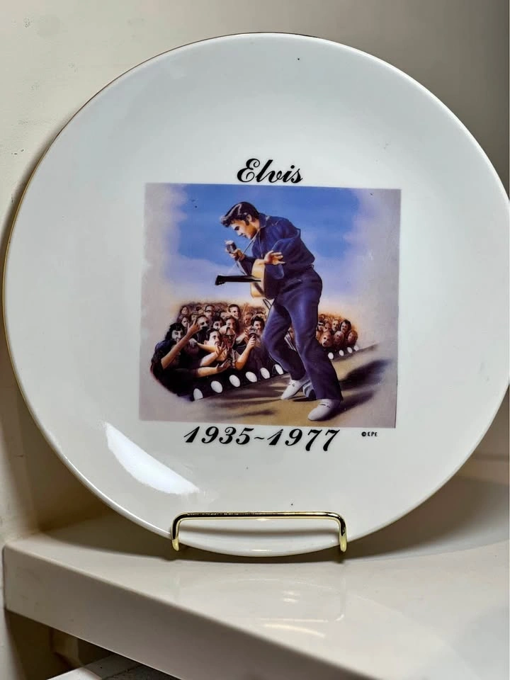 Gift Creations Inc. Elvis Presley Collectible Memorial Plate