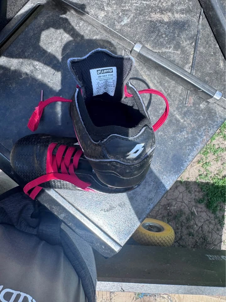 Soccer cleats - photo 2