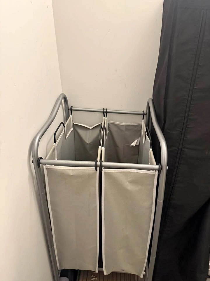 Laundry basket with wheels