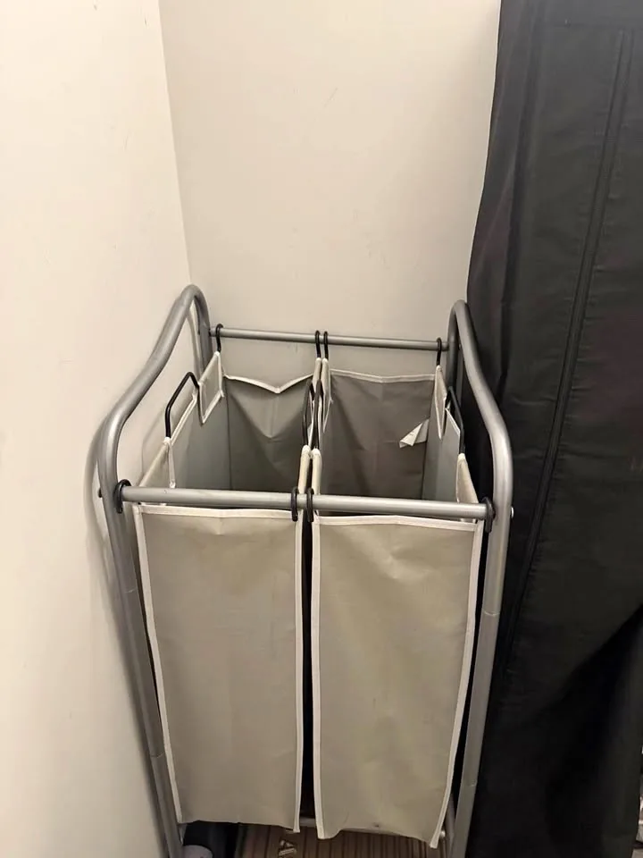 Laundry basket with wheels