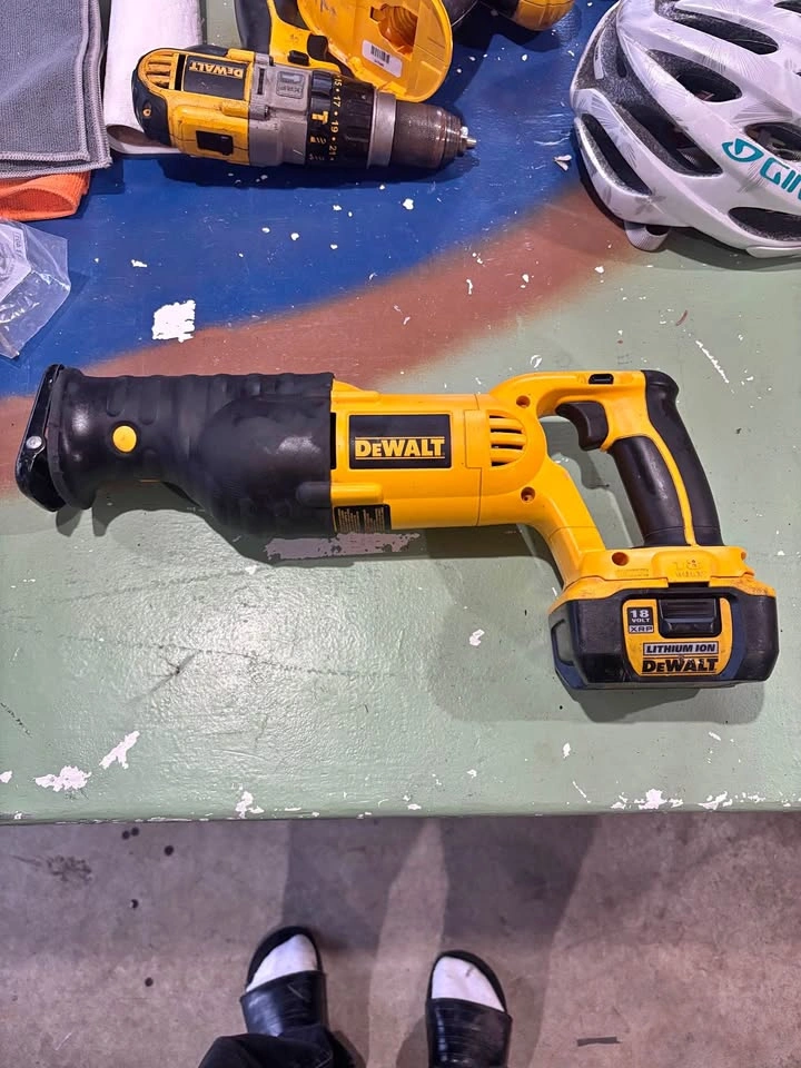 DeWalt DC385 18V XRP reciprocating saw