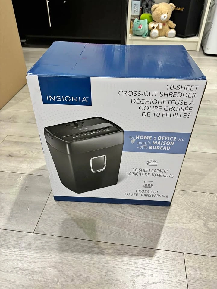 Insignia shredder-New