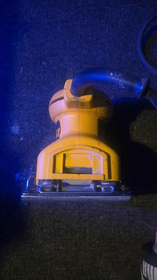 DEWALT 1/4 Sheet Palm Sander - photo 4