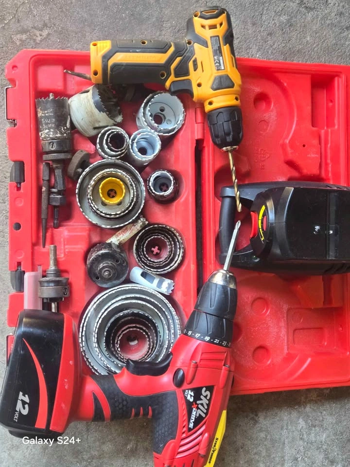 Milwaukee Hole Saw Kit & 2 Cordless Drills Tool Bundle - photo 2