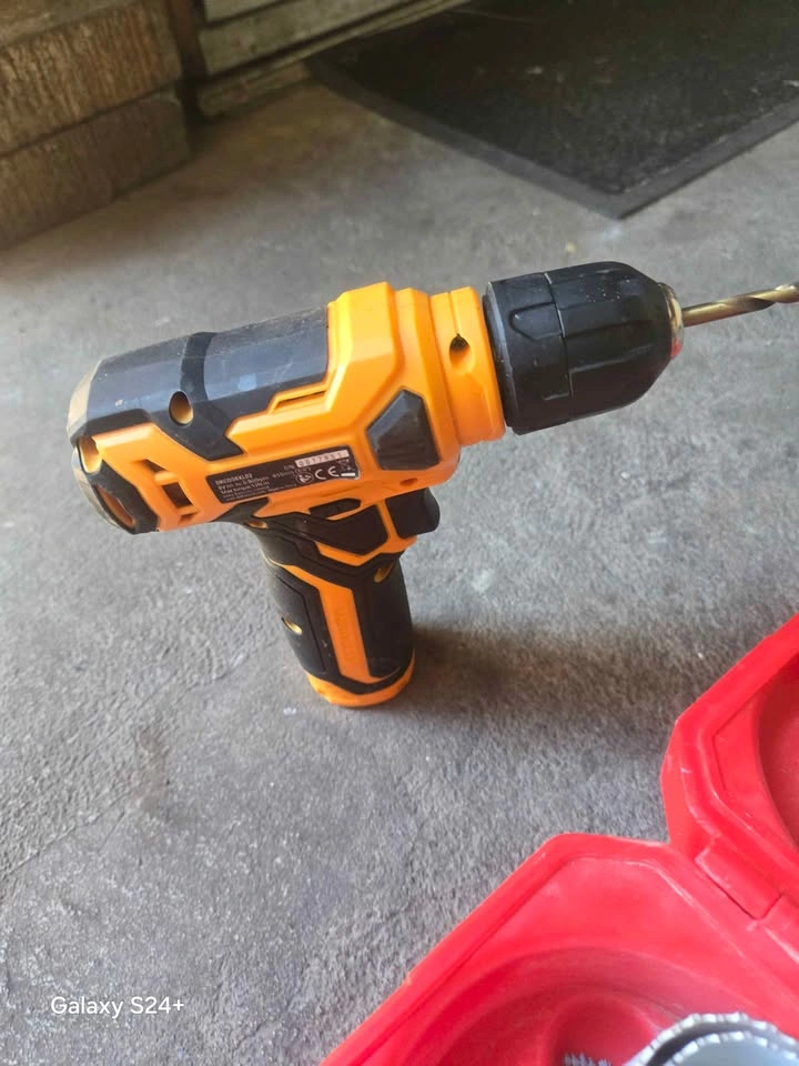 Milwaukee Hole Saw Kit & 2 Cordless Drills Tool Bundle - photo 3