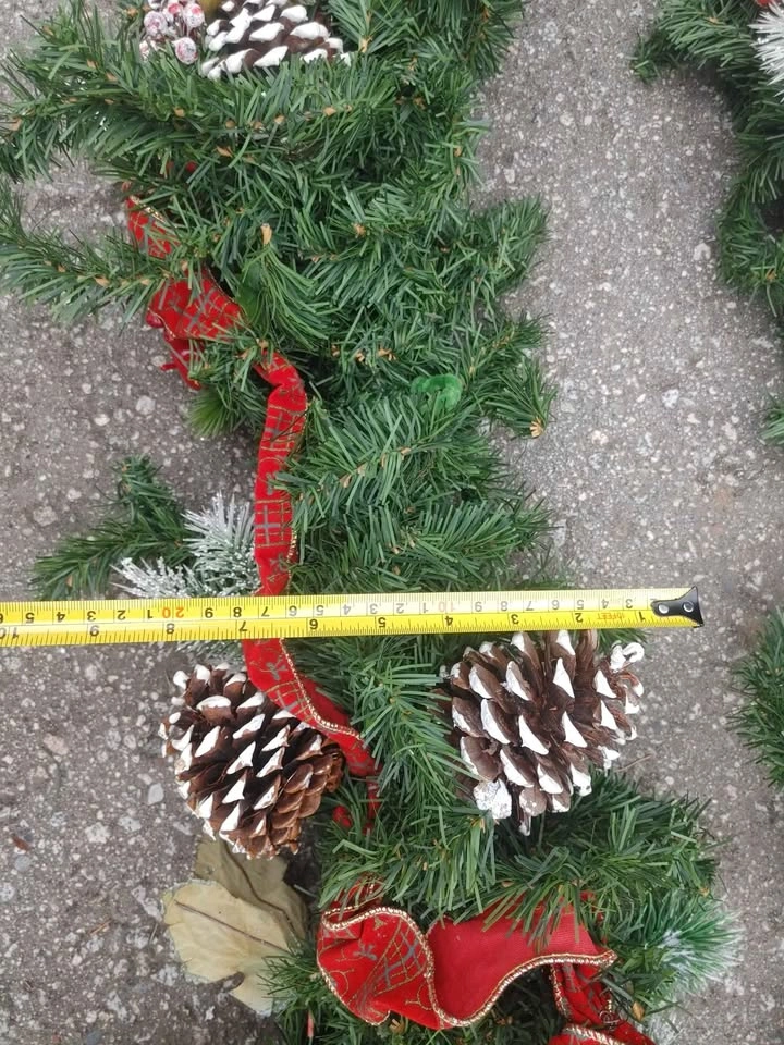9 ft sturdy, quality Christmas garland with decorations - photo 2