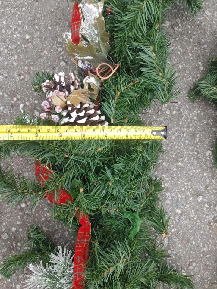 9 ft sturdy, quality Christmas garland with decorations - photo 5