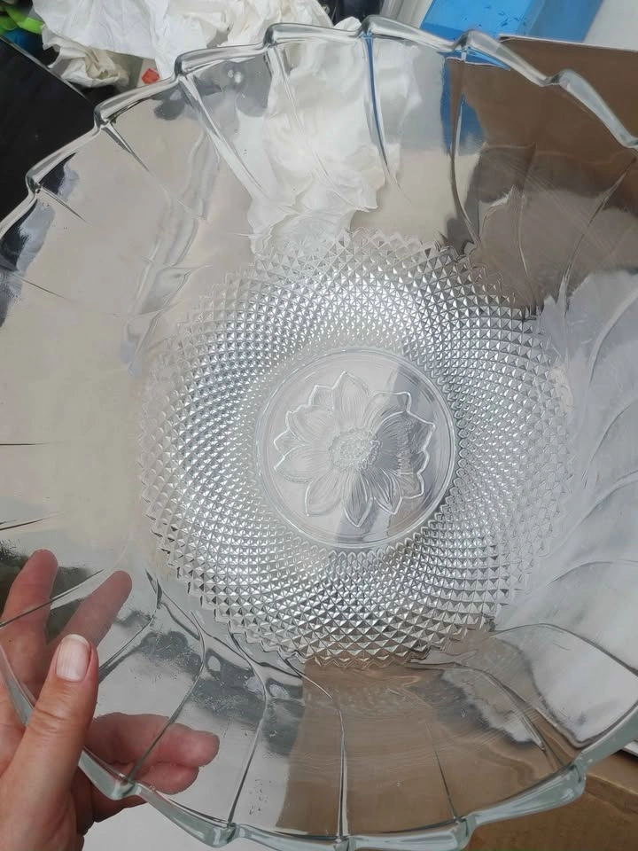 18 piece Glass punch bowl set. Priced low for quick sale. - photo 3