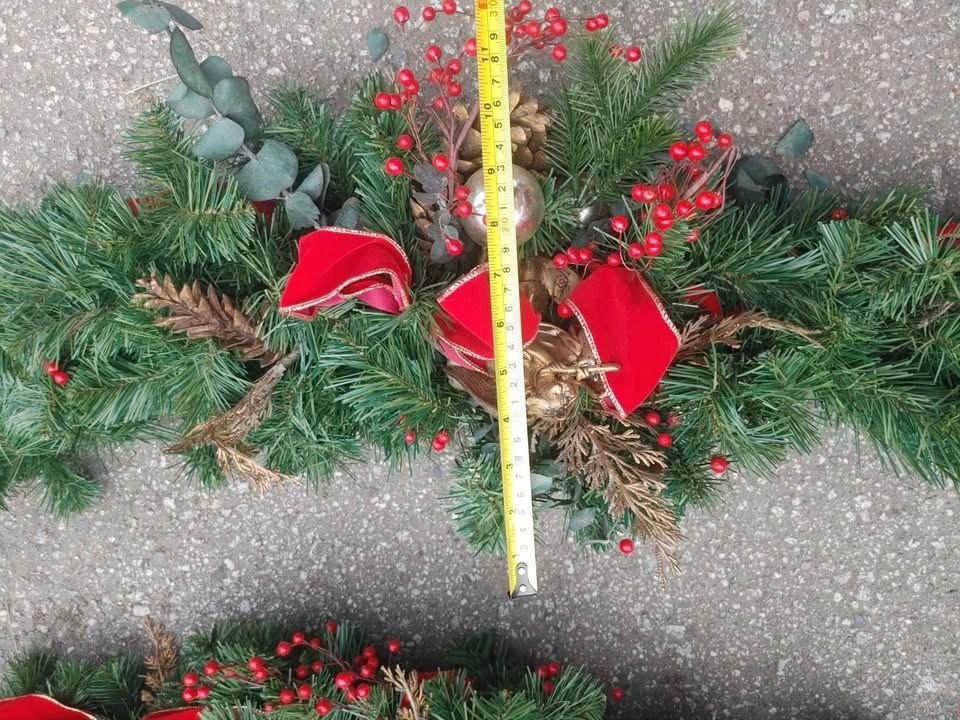 Quality, wide, sturdy Christmas garland. Two 6 ft pieces. - photo 3