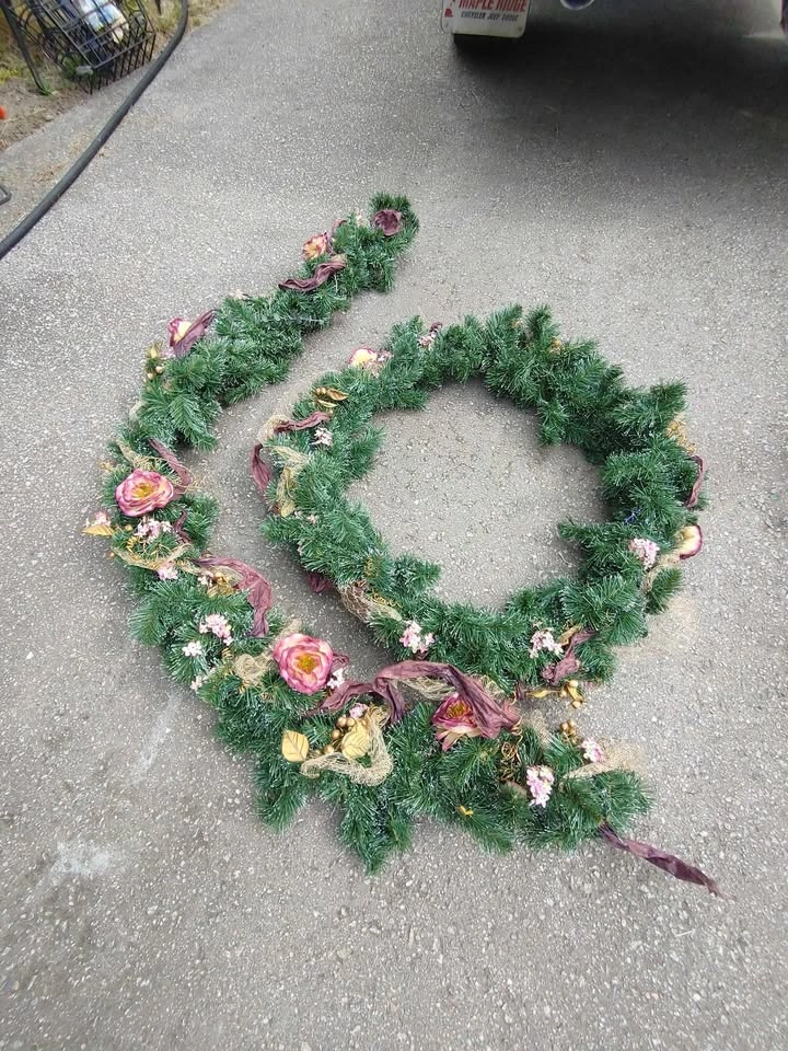 Vintage, sturdy, decorative garland. 2 pieces. 7.5 ft each. - photo 2