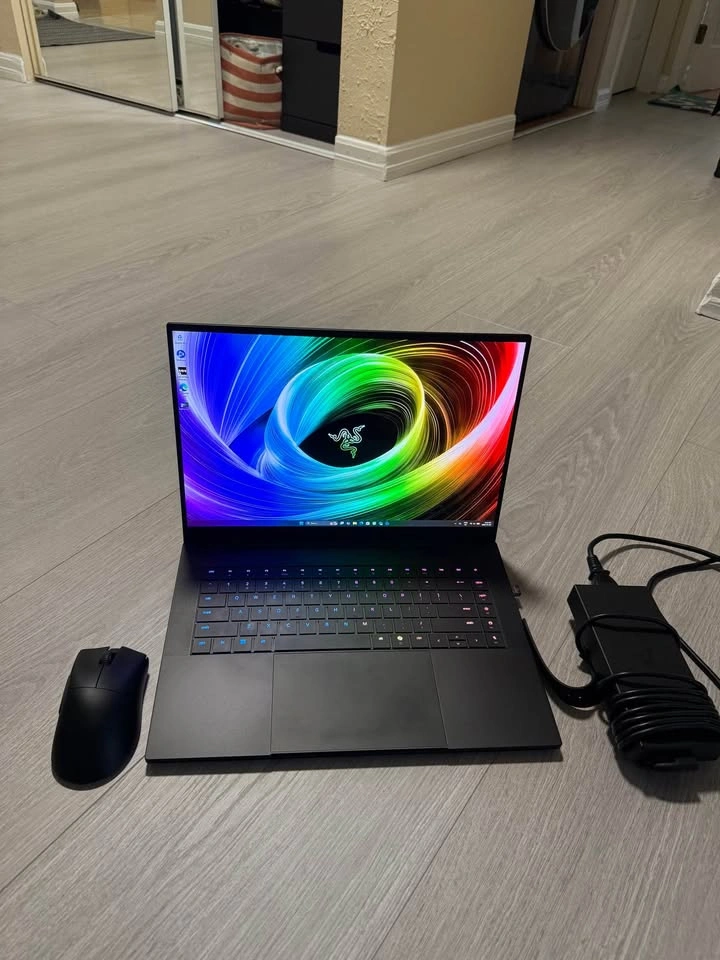 Razer Blade 16 Nvidia RTX5090 - photo 2