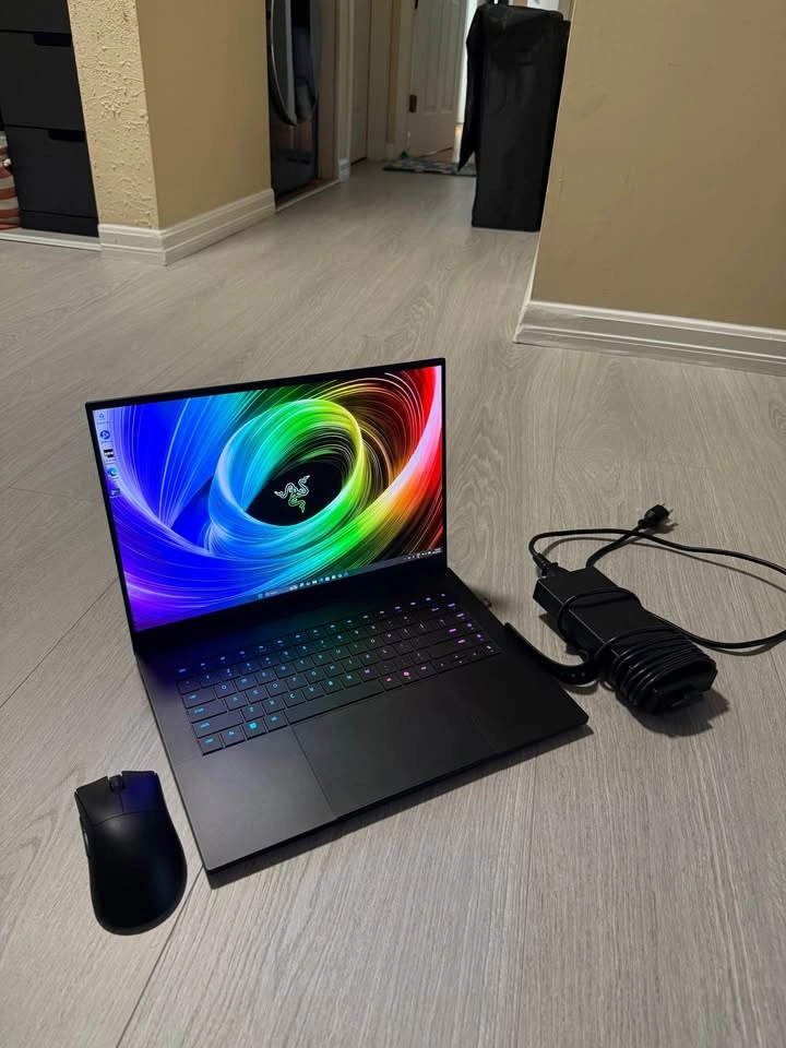 Razer Blade 16 Nvidia RTX5090 - photo 3