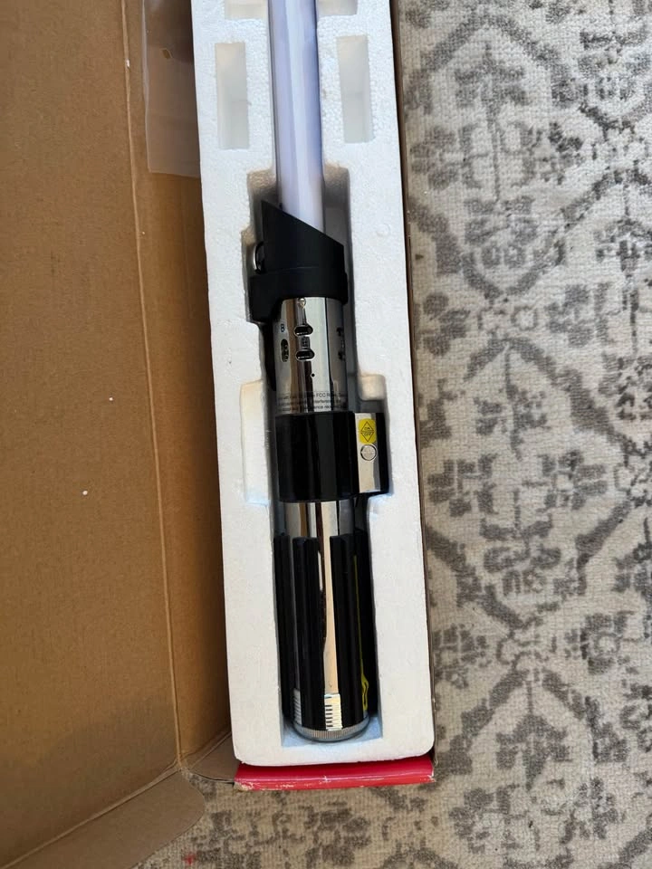 Star Wars The Black Series Darth Vader Force FX Lightsaber - photo 2
