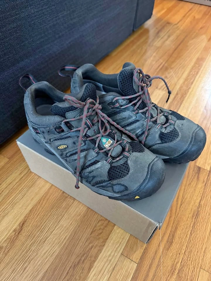 Work shoes