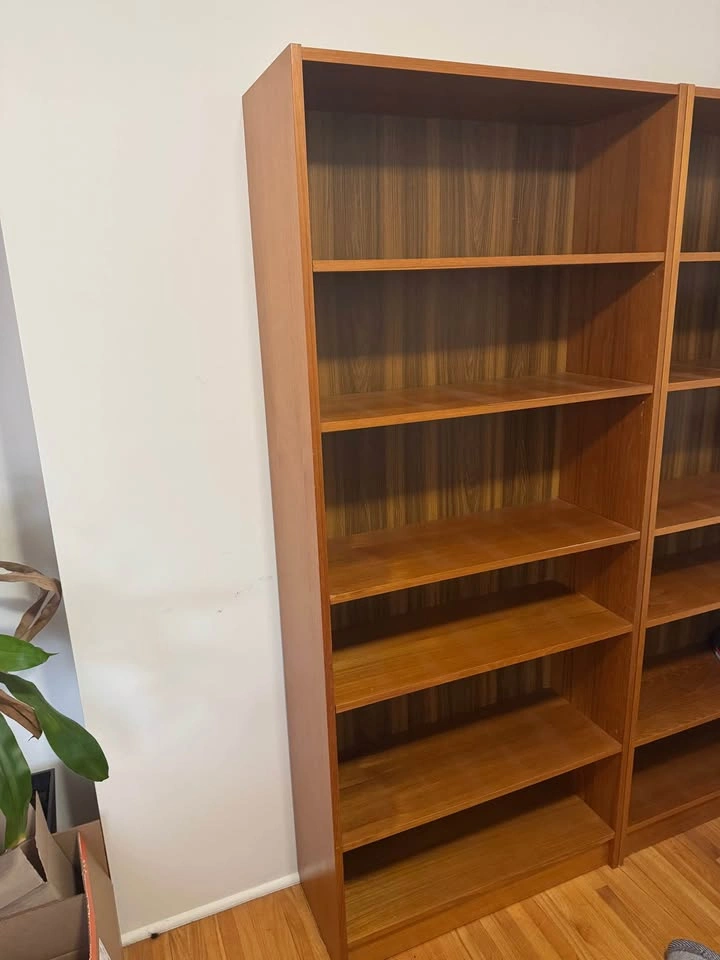Display cabinets, shelves - photo 2