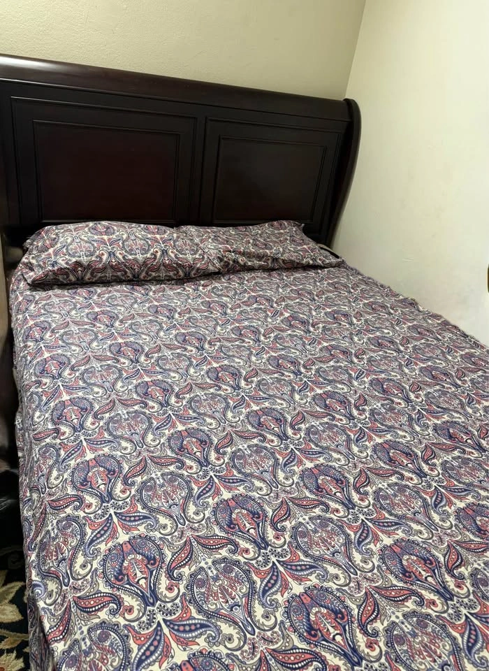 Queen bed with mattress and base and 2nightstands - photo 2