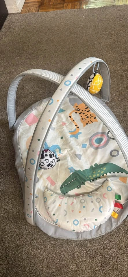 Delta crib with storage + free baby items - photo 2