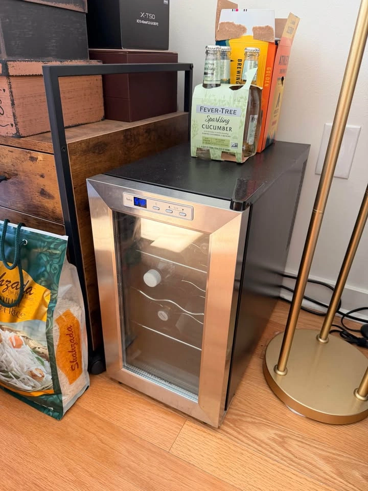 Insignia Wine Cooler / Wine Fridge - photo 2