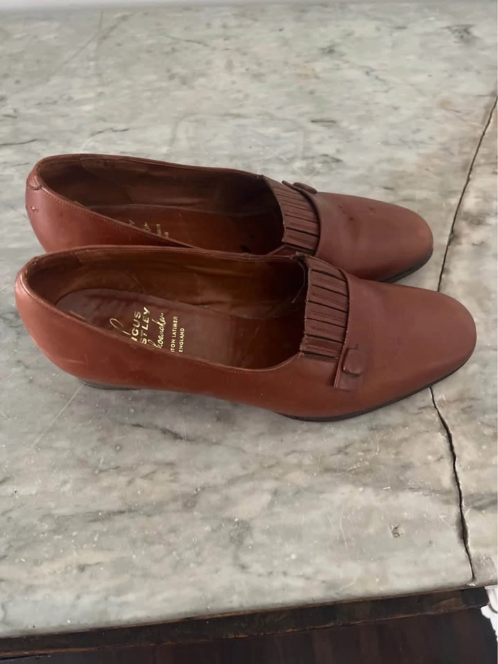 Vintage Women’s Angus Westley Slip on Leather Shoes (size 9) - photo 2