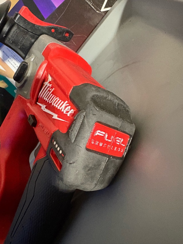 Milwaukee M12 FUEL Rotary Hammer - photo 4