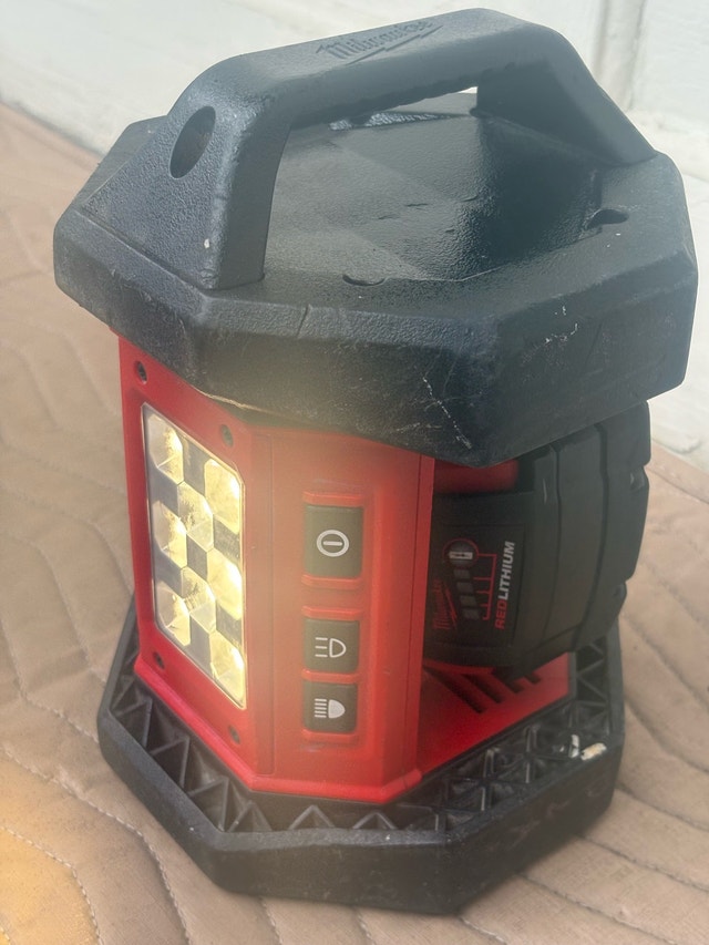 Milwaukee M18 LED Light - photo 2