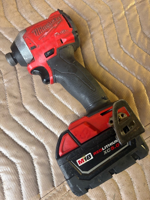 Milwaukee Impact Driver - photo 2