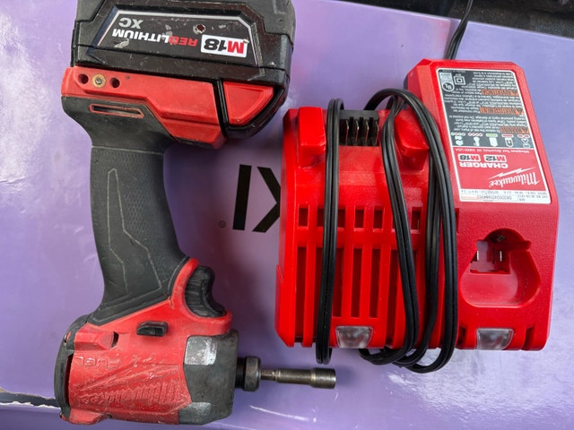 Milwaukee Impact Driver - photo 2
