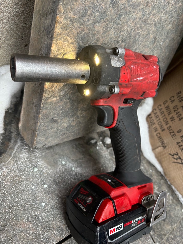 Milwaukee Impact Wrench - photo 2